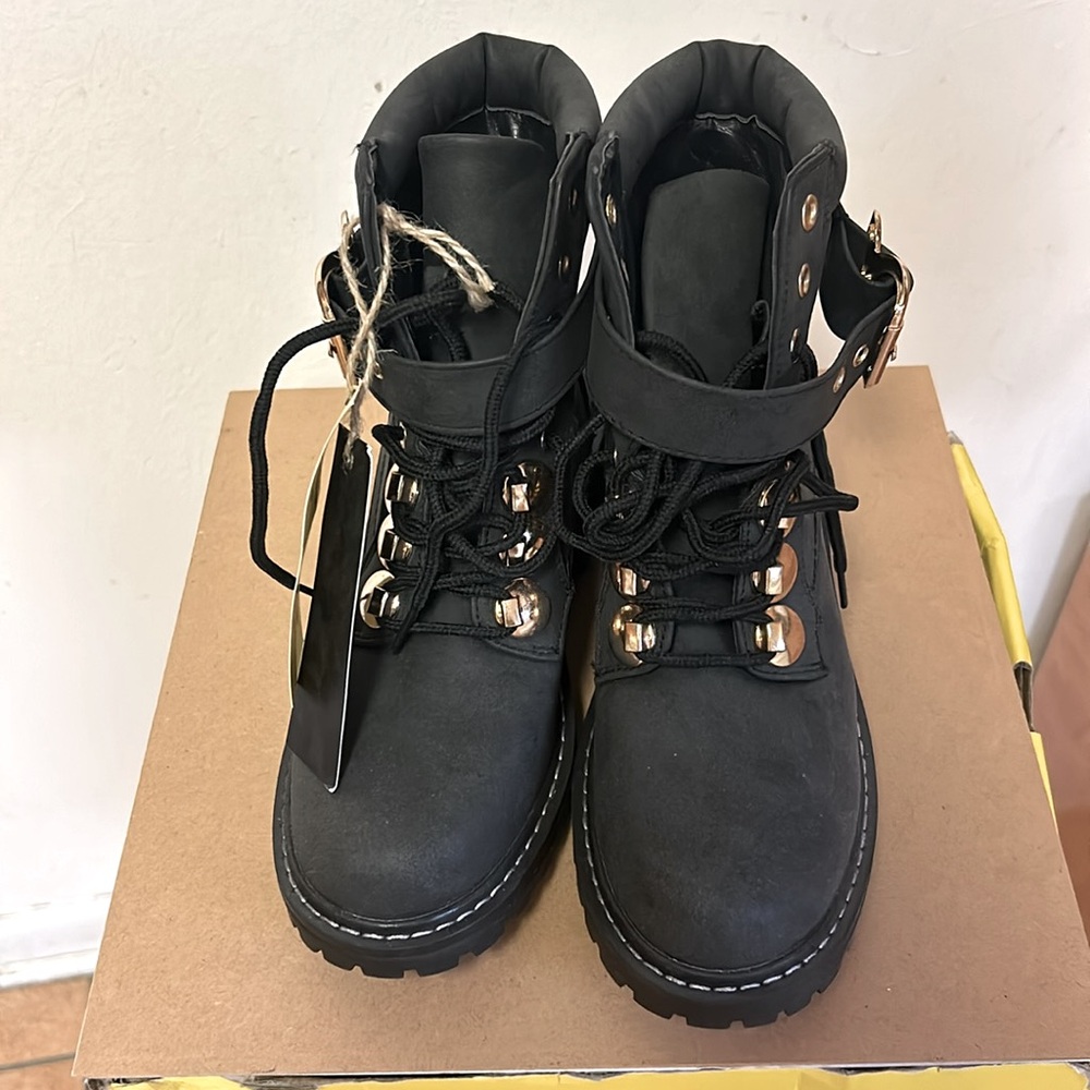 NWT Seven 7 Women Himalaya Black Lace-up Hiker Combat Boot with Block Heel. - Picture 3 of 9